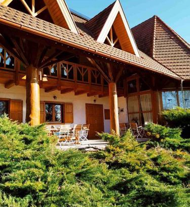 Monoszlo House | Pet-Friendly Retreat at Kiskúti Vendégház - 4-Star Stay!