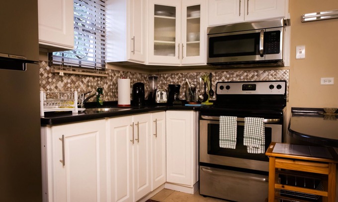 Port of Spain House | Discover Kiskadee Korner: Family-Friendly with Pool & Breakfast