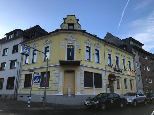 Oberhausen Hotel | Quality Stay at Kispet Deluxe Hotels & Suites with Dining