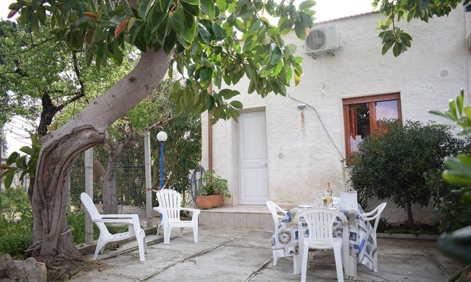 San Leonardo House | Bright Kitesurf Escape at Lo Stagnone – Family Friendly Stay