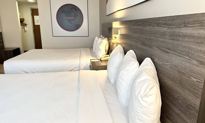 Cedar Rapids - Iowa City Hotel | Discover Kiteville Cedar Rapids: Family-Friendly Retreat