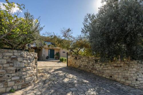 Faneromeni Villa | Discover Kithia Vintage House: 4-Star Family-Friendly Retreat