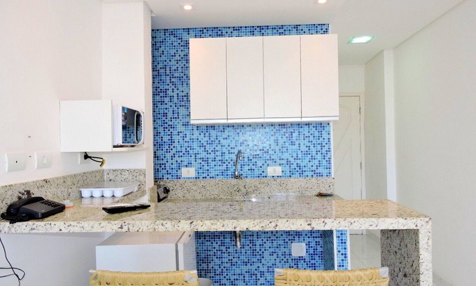 Pitangueiras Apartment | Cozy Kitnet with Air Conditioning and Ocean View in Guaruja