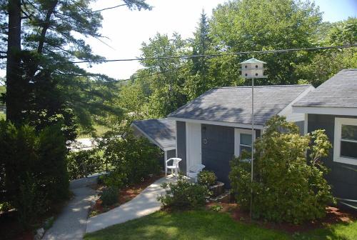 Kittery Hotel | Discover Kittery Inn & Suites: Poolside Family Escape