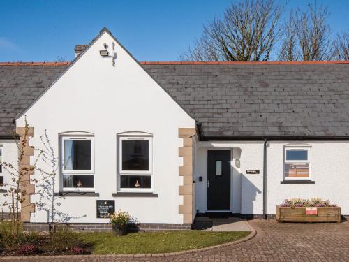 Lydstep House | Discover Kittiwake Cottage: Family-Friendly Retreat