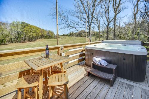 Sea Scape Apartment | Relaxing Kitty Hawk Apartment with Hot Tub, 1 Mi to Beach
