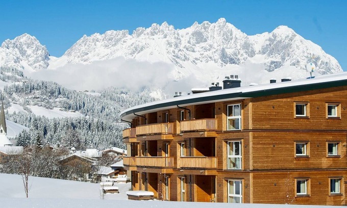 Hallerndorf Apartment | Elegant Kitzbühel Lodge: Spa, Pool & Ocean View Awaits