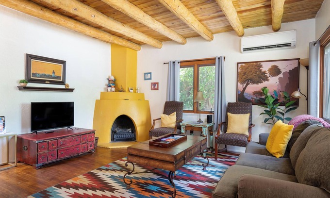 Southside House | Cozy Kiva Cottage: Fireplace, Patio & Steps from Downtown
