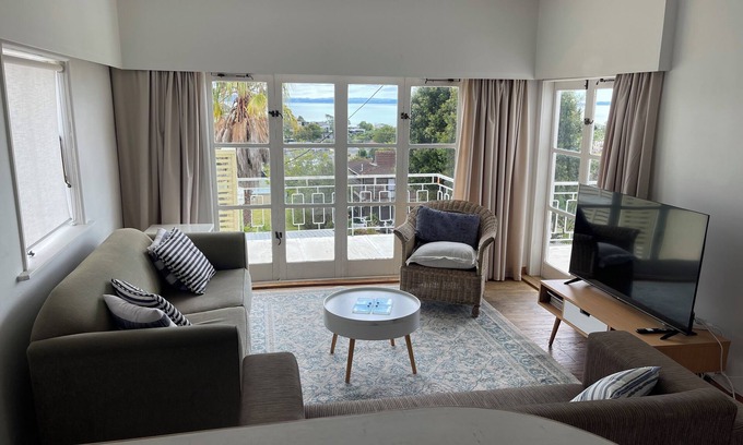Stanmore Bay House | Kiwi Bach: Beachfront Escape with Ocean Views & Pet Friendly