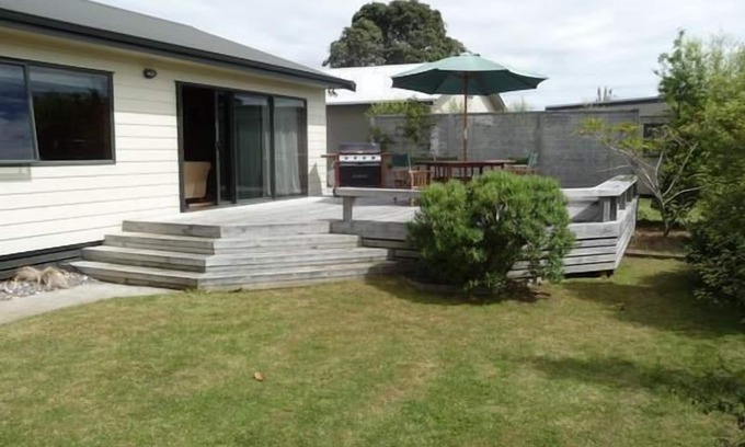 Whangamata House | Guest Rated 9.8: Kiwi Bach with Ocean View & Pool