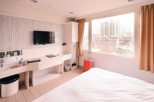 Central District Hotel | Discover Kiwi Express Hotel - Zhong Zheng Branch Awaits