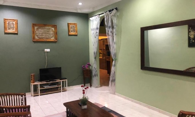 Kuantan House | Family-Friendly KJ Homestay Balok Kuantan - Rated 8.1/10
