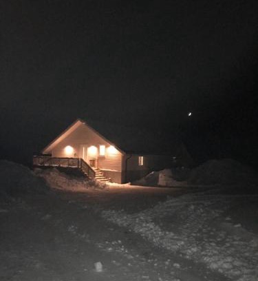 Lyngen House | Guest Rated: Kjelkebakken Gård 2 with Hot Tub & Kitchen