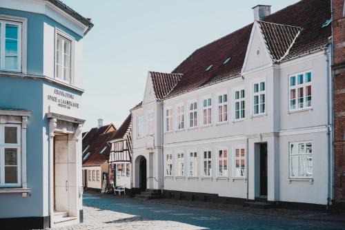 Ærø Municipality Bed & Breakfast | Oceanfront Kjobing Manor: Guest Rated 8.8 with Kitchen Access