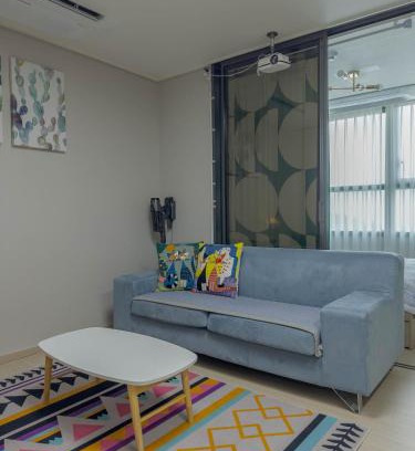 Donghae Apartment | KK Stay: Ocean View Room with Netflix & Hot Tub Access