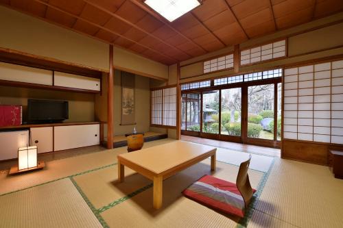 Nara Hotel | Discover kkr奈良みかさ荘: Family-Friendly Retreat