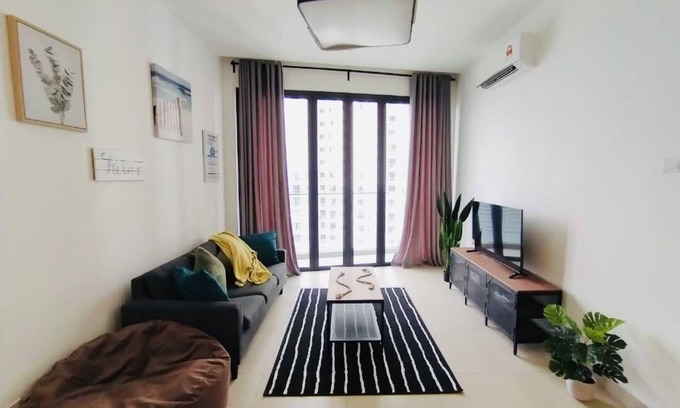 Bangsar South Apartment | KL View Hotel: Direct Access to Shopping & LRT