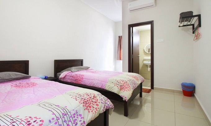Taman Mahajaya House | Modern Simplicity House 4: Family-Friendly Retreat Awaits