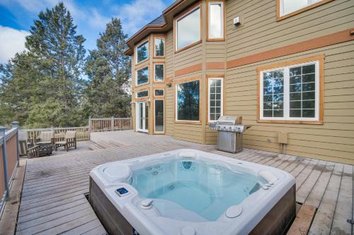 Klamath Falls House | Inviting Klamath Falls Vacation Rental with Spa & Hot Tub