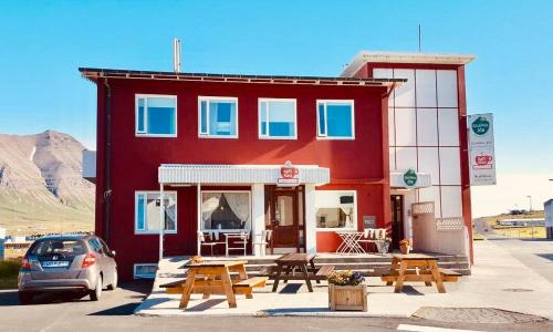 Olafsfjordur House | Welcoming Klara Guesthouse: Family-Friendly with Breakfast