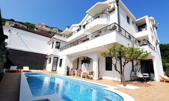 Golubovina House | Discover Klaris Guest House: Oceanfront Retreat with Pool