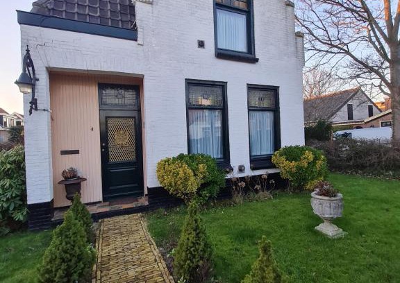 Uitgeest Ski Chalet | Family-Friendly Klein Middelweg with High Guest Ratings
