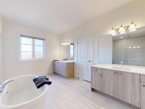 Vaughan House | Inviting Kleinberg House: Pet-Friendly Stay with Family Amenities