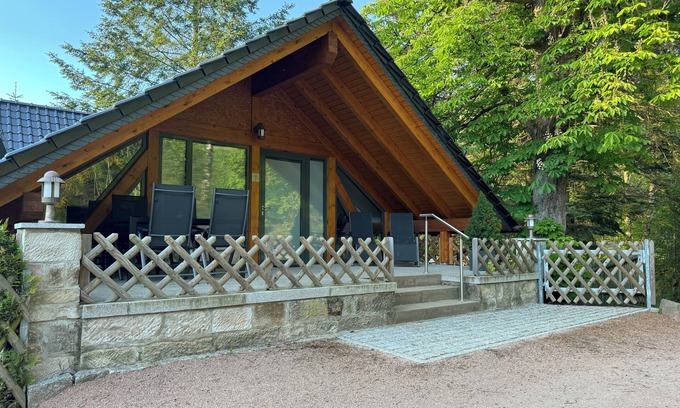 Heles Apartment | Enjoy a Relaxing Retreat in the Woods with Pool Access