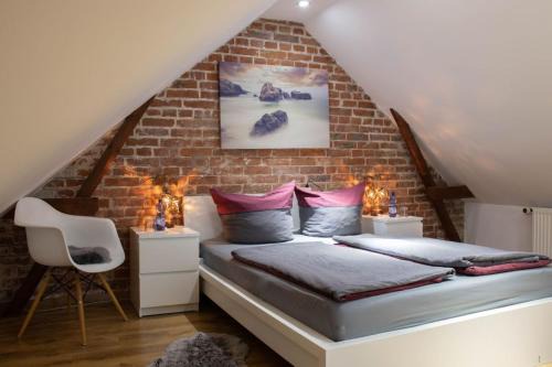 Hildesheim District Apartment | Cozy Garden Retreat with Pool and Ocean Views