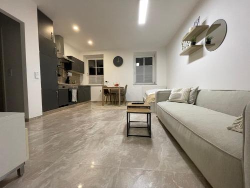 Garsten Apartment | Modern 3-Bed Apartment: Family-Friendly Stay with Top Ratings