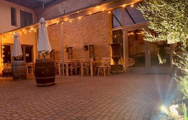Hochheim am Main Hotel | Elegant Retreat at Kleine Residenz am Schloss for Families