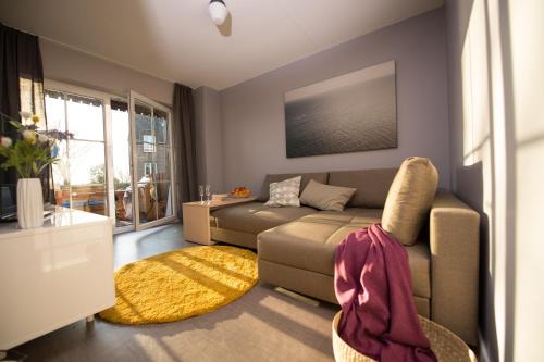 Lemkenhafen Apartment | Cozy Kleiner Sundblick - Pet-Friendly Retreat in Lemkenhafen