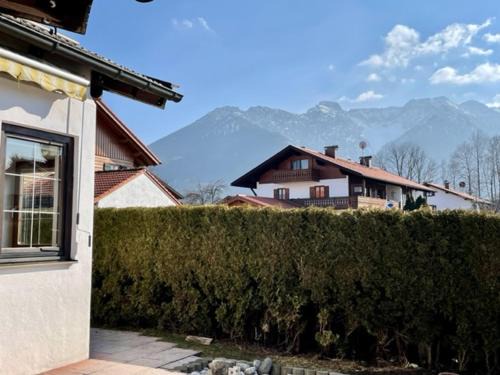 Eschenlohe Apartment | Cozy Hillside Retreat with Mountain Views & Great Ratings