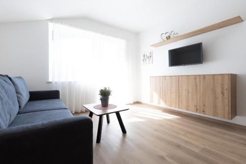 Rifiano Apartment | Experience Comfort at Kleon 4: Poolside Family Retreat