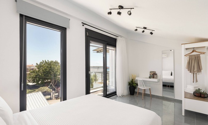 Paralia Ofryniou House | Kid-Friendly Stays at Kleoniki & Irida Residential Complexes