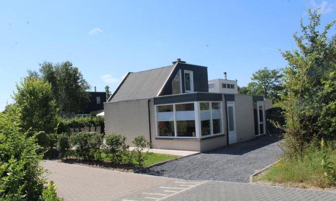 Ouddorp House | Inviting Klepperstee Vlier 1 with Ocean Views & Family Appeal