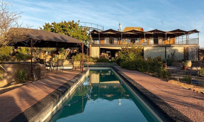 Ramotswa House | Welcoming Kleynhans Home: Pool, Breakfast & Family Friendly