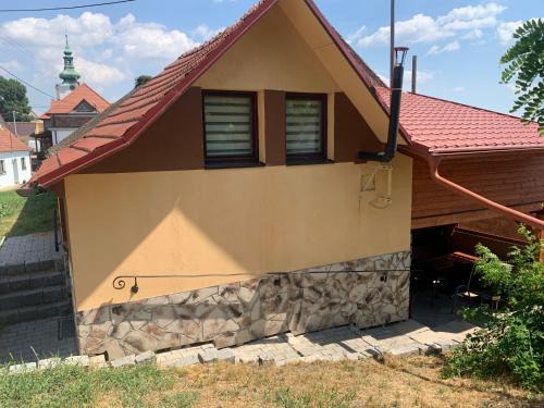 Pritluky Apartment | Idyllic Stay with Child-Friendly Comfort in Přítluky