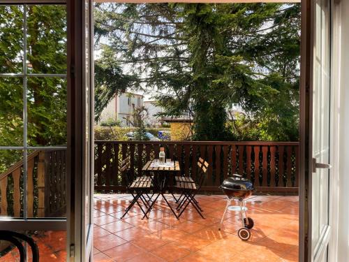 Redlowo Apartment | Relax at Casa Verano: 4-Star Oceanfront Retreat