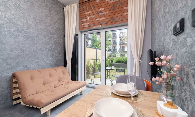 Podgorze Apartment | Pet-Friendly Retreat with Wifi and Balcony in Cracow