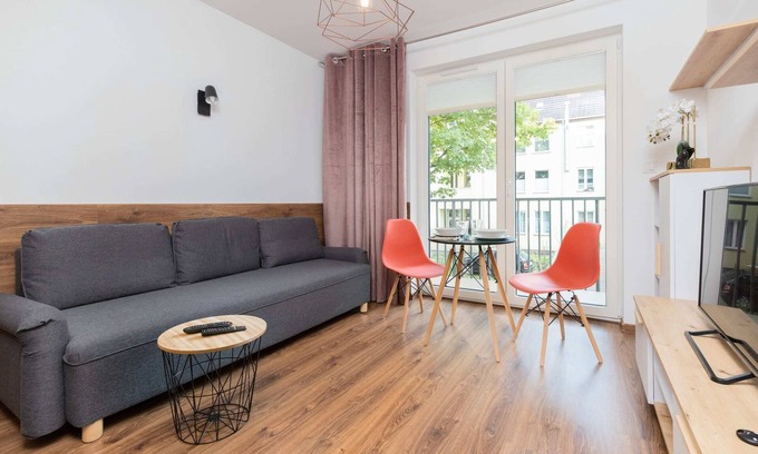 Letnica Apartment | Charming Gdańsk Stay with Balcony, Parking & Pet-Friendly