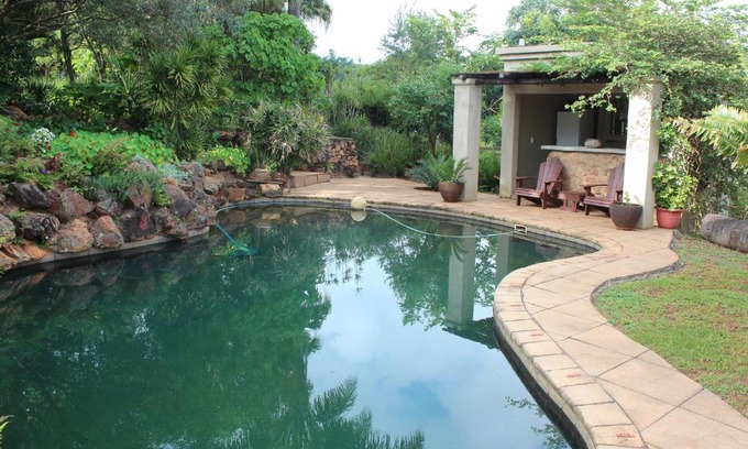 White River House | Relax at Klipkopje Guest Cottage with Oceanfront Views