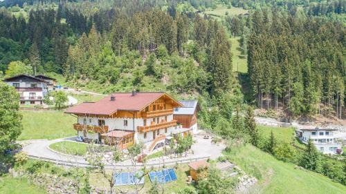 Sankt Veit im Pongau House | Family-Friendly Klockergut with Pet and Kitchen Amenities