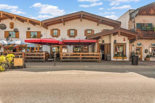 Leavenworth House | Klonaqua: Family-Friendly Retreat with Breakfast Included