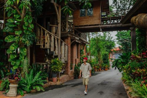 Samphao Lom Resort | Discover Klong Suan Plue Resort: Family-Friendly Retreat