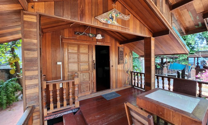 Samphao Lom Hotel | Budget-Friendly Klong Suan Plu Resort with Family Amenities