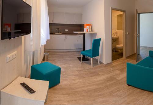 Buhl Hotel | Discover Kloster Maria Hilf: Family-Friendly with Dining