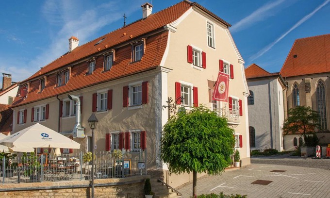 Heidenheim Hotel | Discover Klostergasthof Heidenheim: Pet & Child Friendly Stay