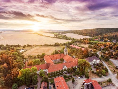 Vienenburg Hotel | Pet-Friendly Klosterhotel Wöltingerode with Ocean Views