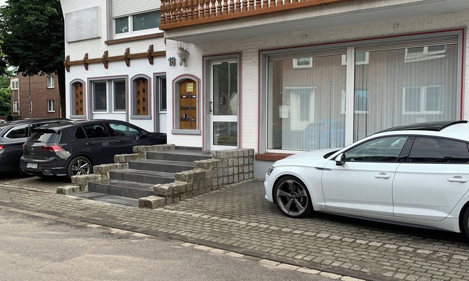 Wesel Apartment | Pet Friendly KM Apparts 1 Wesel with Pool & Spa Amenities
